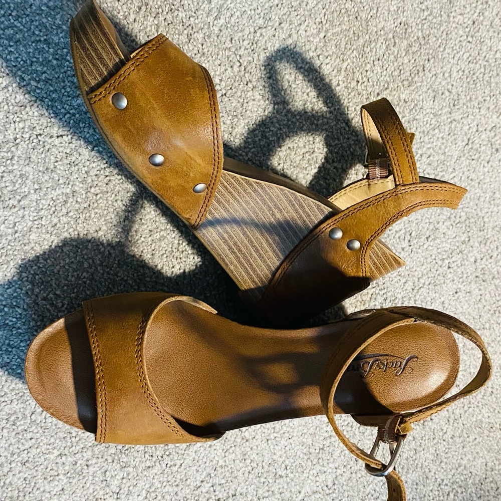 Cognac coloured Lucky Brand wedges in 6.5 (36.5)